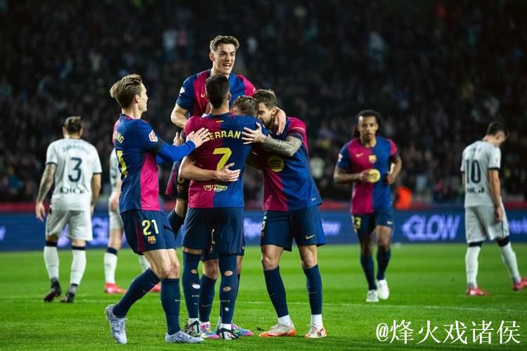 诺坎普再次响起“哈维,请留下”歌声,奥萨苏纳之战再现熟悉场景 诺坎普再次响起“哈维,请留下”歌声,奥萨苏纳之战再现熟悉场景