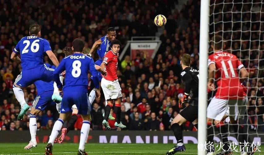 进球狂潮4-4!曼联三度领先皆被追平,上演本赛季英超经典对决 进球狂潮4-4!曼联三度领先皆被追平,上演本赛季英超经典对决